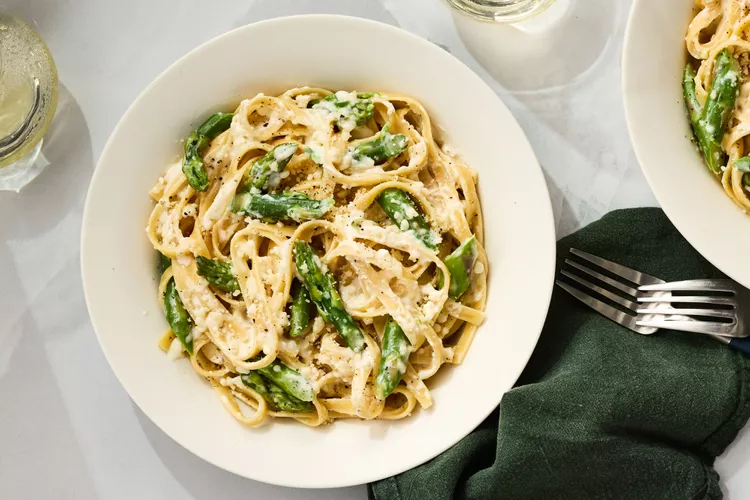 Fettuccine alfredo with asparagus ft recipe4225 1f748e3b62aa428d8cb05490c48b3083